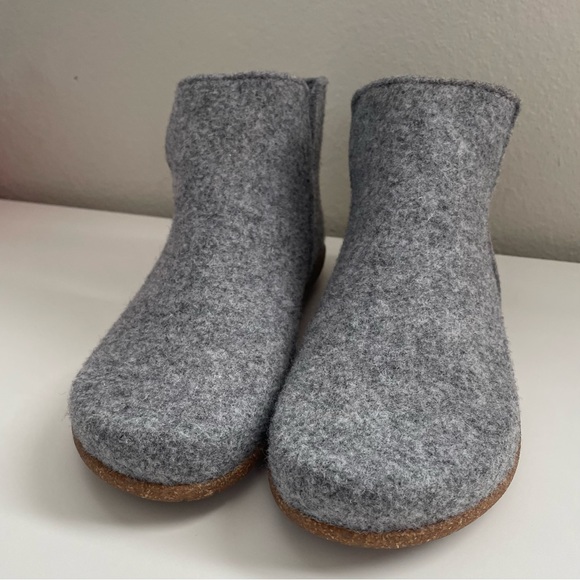 Taos Good Wool Ankle Booties Boots Womens 40 9 9.5 Gray Fall Winter Shoe Slip on - Picture 2 of 12